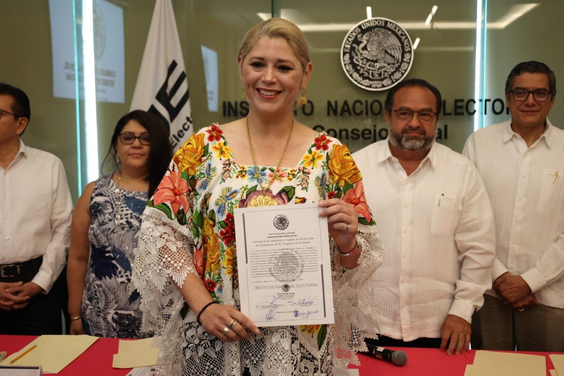 Ver Nica Camino Farjat Recibe Su Constancia De Mayor A Como Senadora