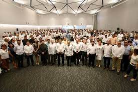 Victor Hugo Lozano Poveda respaldado por sindicato de trabajadores de Yucatán