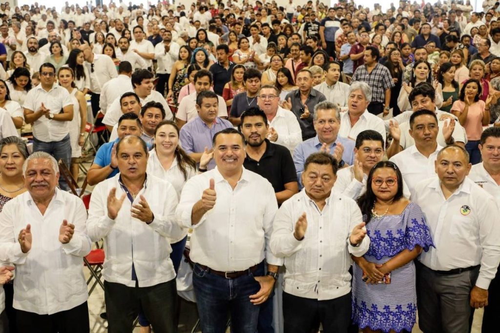Renán Barrera con sindicatos de trabajadores de Yucatán