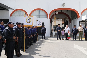 Renán Barrera reconoce a la Policía Municipal por su destacada contribución a la seguridad y su participación en el Desfile Cívico-Militar.