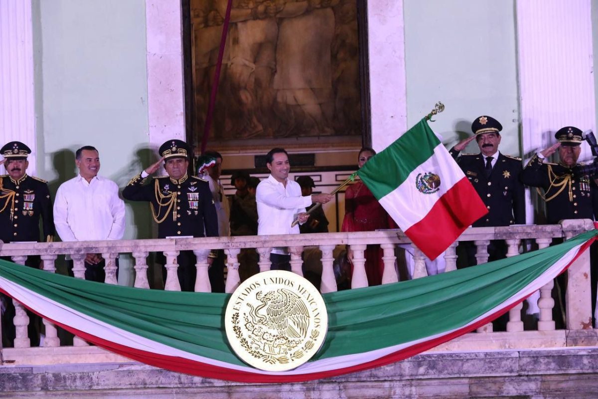 El Gobernador Mauricio Vila Dosal conmemora el 213 aniversario del inicio de la lucha por la Independencia de México junto a miles de yucatecos