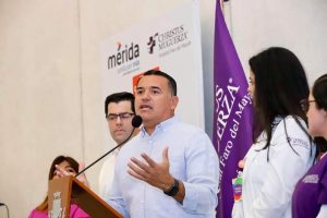 El Alcalde de Mérida Renán Barrera Concha comprometido con el bienestar de las mujeres en el trabajo. 