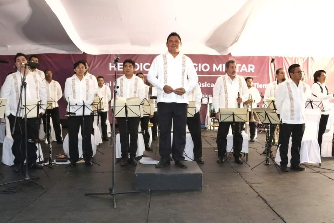 La batuta de Luis Antonio Koyoc Canché, director de la Banda de Música del Estado de Yucatán, dio cabida a recuerdos y pasos de baile