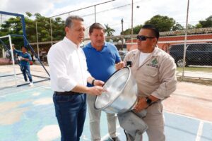 El Presidente Municipal supervisó los trabajos de mantenimiento y rehabilitación del Parque de la colonia Adolfo López Mateos, al oriente de Mérida.