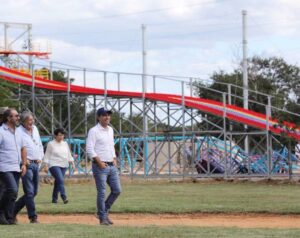 La nueva Unidad Deportiva del Sur Henry Martin contará con 6 locales comerciales, 117 nuevos cajones de estacionamiento, incluyendo espacios para personas con discapacidad, motos y bicicletas. 