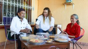 Doña Isabel y don Antonio son ejemplo de esa Mérida en la que todos le echamos ganas y hacemos equipo para salir adelante, agregó la diputada federal.