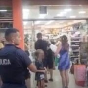 Una niña de doce años se encontró en una situación desesperada que la llevó a cometer un acto de robo dentro de una papelería local
