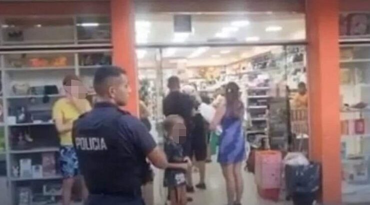Una niña de doce años se encontró en una situación desesperada que la llevó a cometer un acto de robo dentro de una papelería local