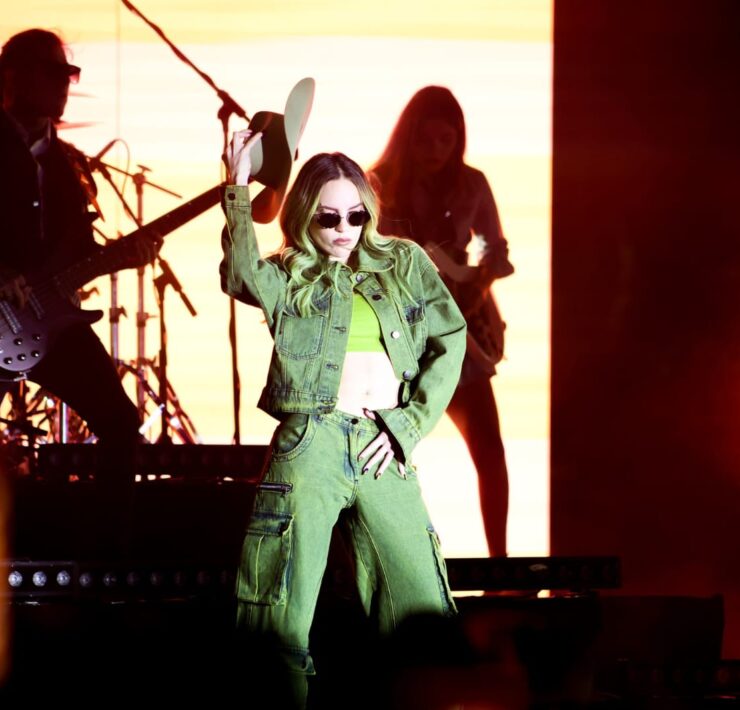 Todo un éxito la presentación de Belinda en la coronación de los Reyes del Carnaval de Progreso