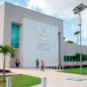 La chica habría atentado contra su vida en el tercer quirófano, al parecer inyectándose algo que se usa en las anestesias