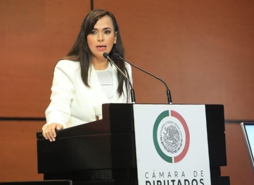 Laura Fernández deja el PRD, esta acción evidencia una priorización de sus ambiciones políticas sobre el compromiso con la representación ciudadana.