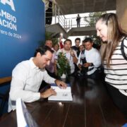 Mauricio Vila Dosal presentó su libro ”Una historia de cambio y transformación”