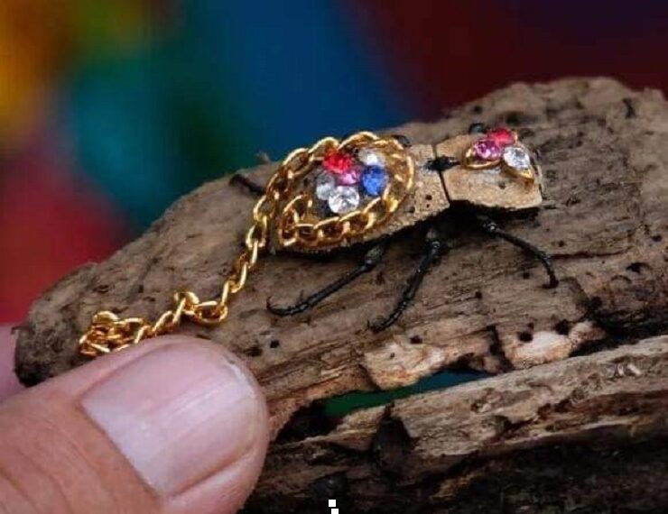 Makech un adorno vivo, pero también hay una leyenda de "La princesa y el escarabajo".