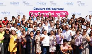 En ceremonia realizada en el Parque de San Sebastián, el Alcalde entregó reconocimientos a los graduados de la sexta generación de “Soy Parte de los 100”.
