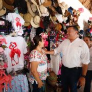 Renán Barrera apoyará con todo a las artesanas y productoras de Yucatán