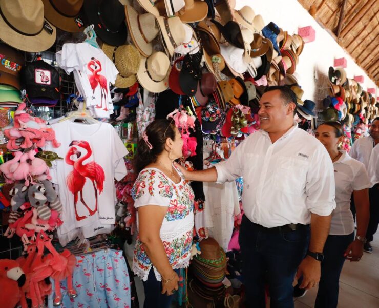 Renán Barrera apoyará con todo a las artesanas y productoras de Yucatán