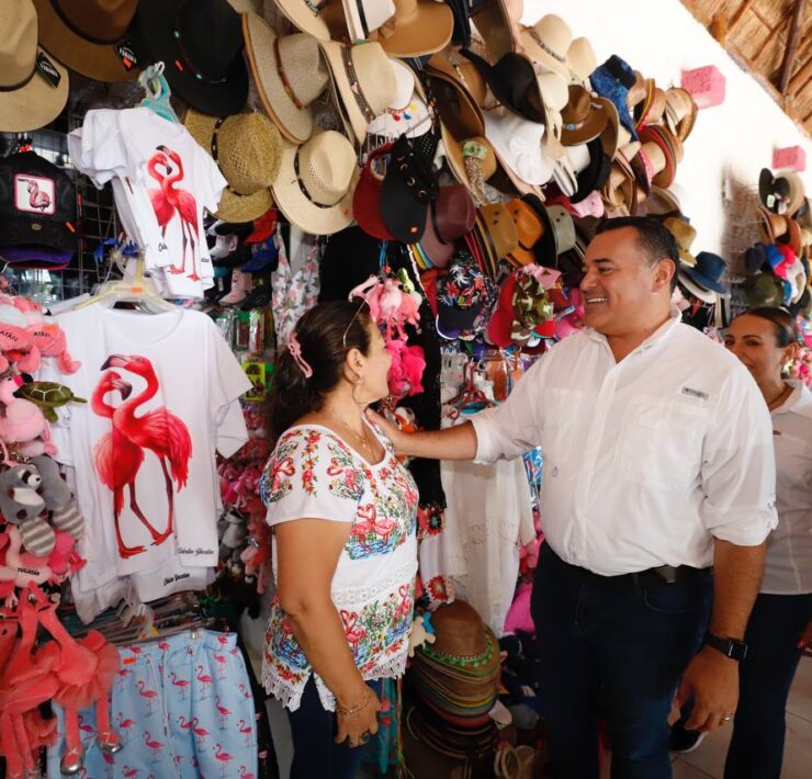 Renán Barrera apoyará con todo a las artesanas y productoras de Yucatán