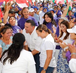 Renán Barrera se compromete a garantizar el bienestar de las mujeres yucatecas. 