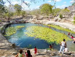 El sitio arqueológico de Dzibichaltun, también es una opción para disfrutar en familia. 