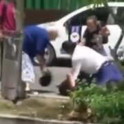 Madre e hijo agrade a un médico de la T1 (IMSS)