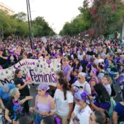 Asociaciones feministas se deslindan de grupos políticos que empañaron la marcha del 8M