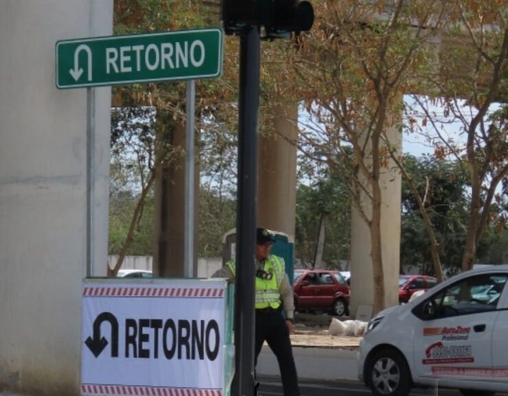 Tráfico en Fracc. Los Héroes provoca caos diario