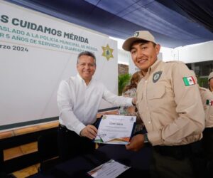 El Alcalde Alejandro Ruz Castro entrega unidades de traslado a la Policía Municipal, así como uniformes, ascensos y reconocimientos a Guardaparques.