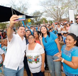 Renán Barrera Concha se comprometió para apoyar a las mujeres Yucatecas, con el sistema estatal de cuidados. 