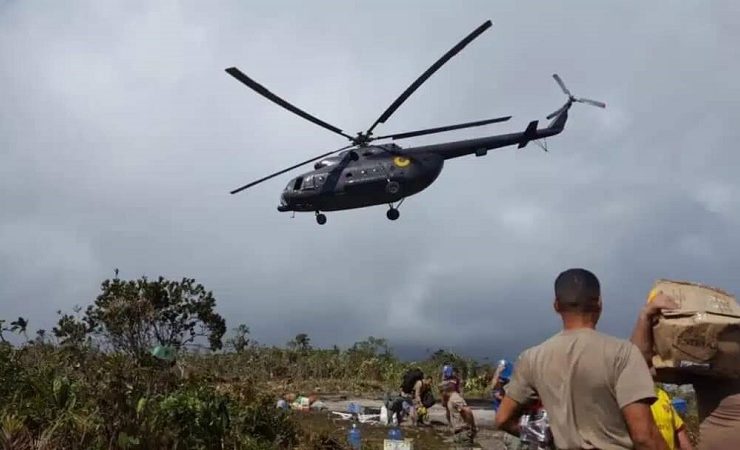 8 personas perdieron la vida al desplomarse un helicóptero del Ejército de Ecuador
