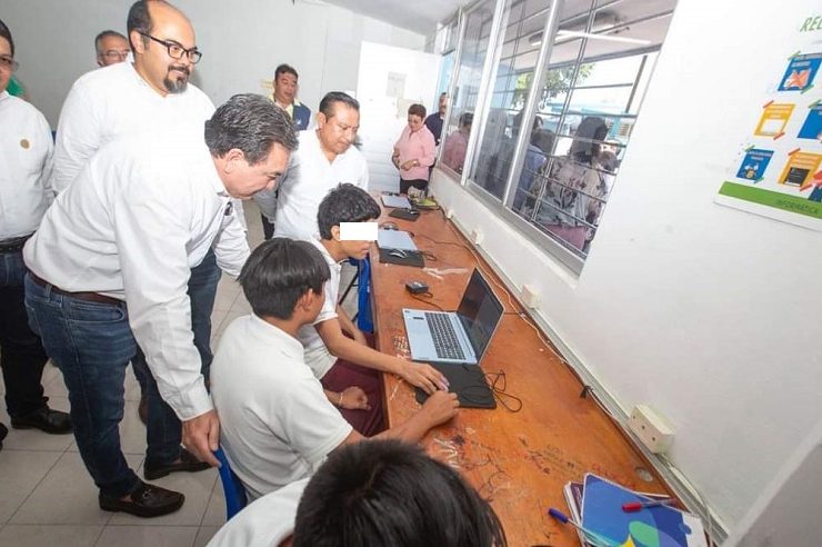 Clases de robótica y inteligencia artificial en Leandro Valle Martínez de Kanasín