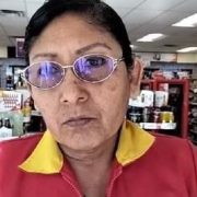 Empleada de OXXO se atrinchera porque no le salieron las cuentas