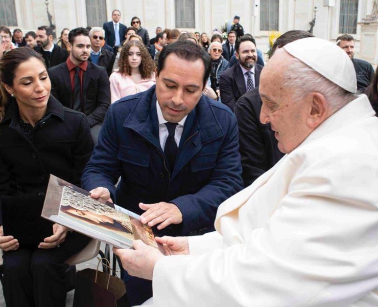 Encuentro entre el Gobernador Mauricio Vila Dosal y el Papa Francisco en El Vaticano