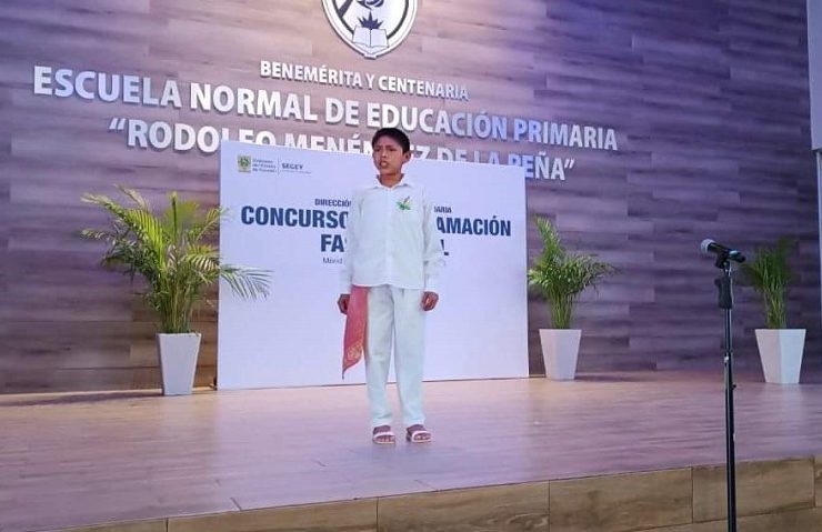 Estudiante de telesecundaria gana concurso de declamación, con la obra “Mamá Mestiza”