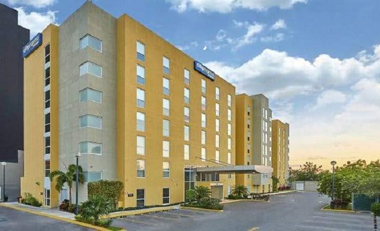 Hallan los cuerpos de dos mujeres muertas en un hotel de Mérida