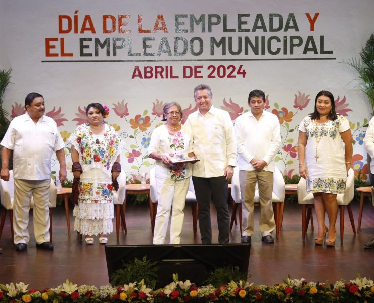 El Ayuntamiento reconoce a las y los empleados municipales por su dedicación y servicio a Mérida