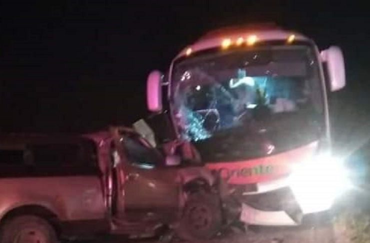 Una camioneta choca con un autobús tramo Kantunil-Valladolid, varios lesionados