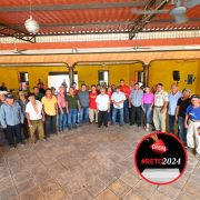 El candidato a senador por la coalición Fuerza y Corazón por México, Rolando Zapata Bello, se compromete a seguir trabajando por el campo yucateco.