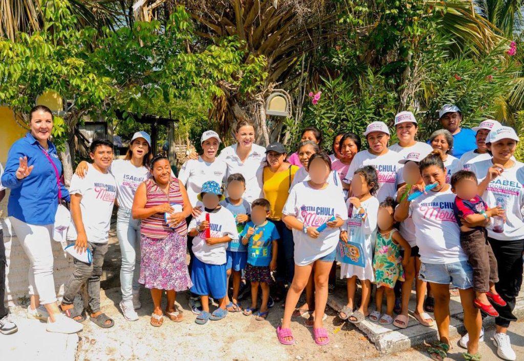 Cecilia Patrón realizó su gira realizó este domingo por siete comisarías de Mérida.