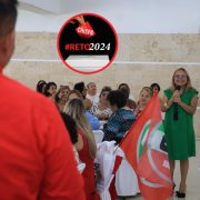 En emotivo discurso, en el día 72 de su campaña, ante más de 200 mujeres que acudieron a su convocatoria en un hotel de esta capital, el candidato de la coalición Fuerza y Corazón por México (PRI-PAN-PRD) a la diputación federal por el III Distrito, destacó el papel femenino en la sociedad.