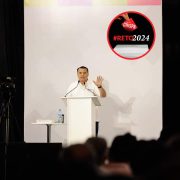 Barrera Concha expuso su proyecto de gobierno basado en 10 ejes principales que abarcan desde el apoyo integral a las mujeres, hasta la seguridad, sustentablilidad, impulso a la economía, turismo y creación de nuevas instancias para mejorar la accesibilidad de los cuidados a programas y apoyos.