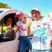 Hoy en el último día de campaña, Cecilia Patrón volanteo en diversas zonas de la Chula Mérida