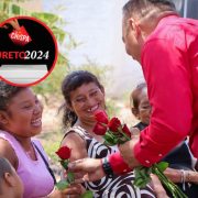 El candidato de la coalición Fuerza y Corazón por México a la diputación federal por el distrito tres, invirtió el día para saludar y entregar un detalle a las madres del sur de Mérida.