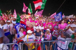 Durante su visita en Mérida para el cierre de campaña estatal de Renán Barrera y Cecilia Patrón, Xóchitl Gálvez aseguró que su primer tarea como presidenta  de México, será terminar con la pobreza extrema del país. 