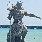 Poseidón llega al mar de Progreso en el malecón internacional