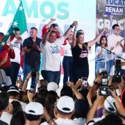 Patrón Laviada agradeció a todos los que ejercieron su derecho a votar en medio de una gran fiesta cívica donde, una vez más, las yucatecas y yucatecos se destacaron por su alta participación y una ejemplar jornada electoral a nivel nacional.