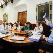 La Medalla "Rosa Torre González", que será entregada por primera vez a Silvia López Escoffié como reconocimiento a su trayectoria a favor de los derechos políticos de la mujer.