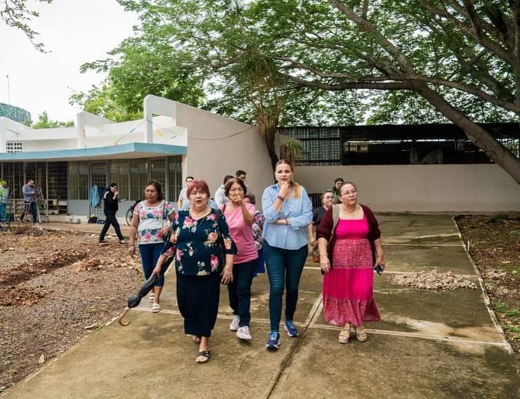 En reunión, los regidores electos del PAN y PRI recibieron sus constancias como integrantes del próximo Cabildo de Mérida y fijaron directrices para trabajar por una sola Mérida en donde nadie se quede atrás, privilegiando consensos, en una suma de esfuerzo y compromiso.