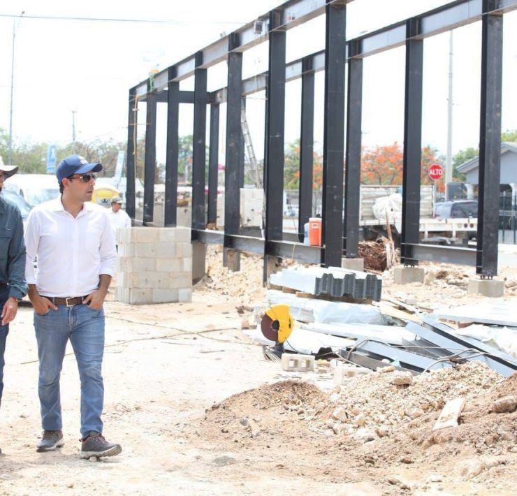 Durante el recorrido del Gobernador, donde constató los avances de la obra, se detalló que ahí convergerán las rutas “Va y Ven” Circuitos Periférico y Poniente, Plazas y Universidades; y las rutas convencionales de Alemán, Jardines del Norte, Las Águilas y Vega del Mayab.