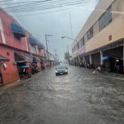 Dos ondas tropicales dejarían 7 días de lluvias torrenciales en Yucatán