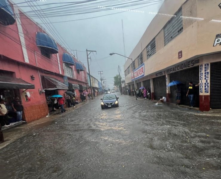 Dos ondas tropicales dejarían 7 días de lluvias torrenciales en Yucatán
